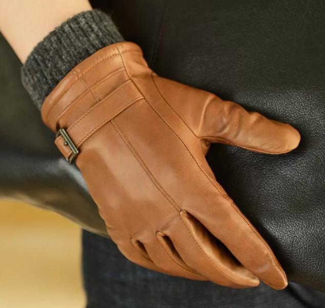 How to effectively clean leather gloves?