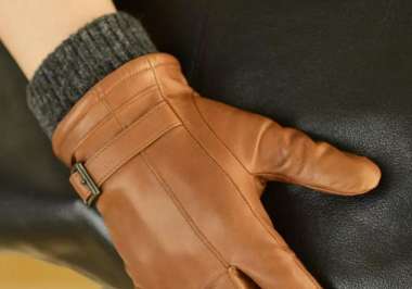 How to effectively clean leather gloves?